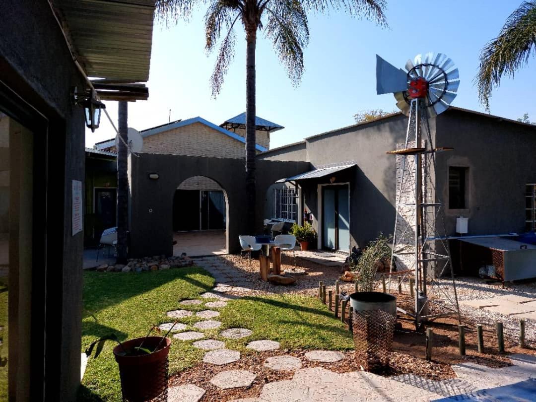 Bush Pillow Guest House Otjiwarongo Exterior photo